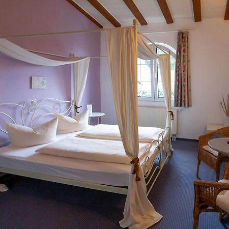 Hotel Schlosshof Dolgesheim ภายนอก รูปภาพ