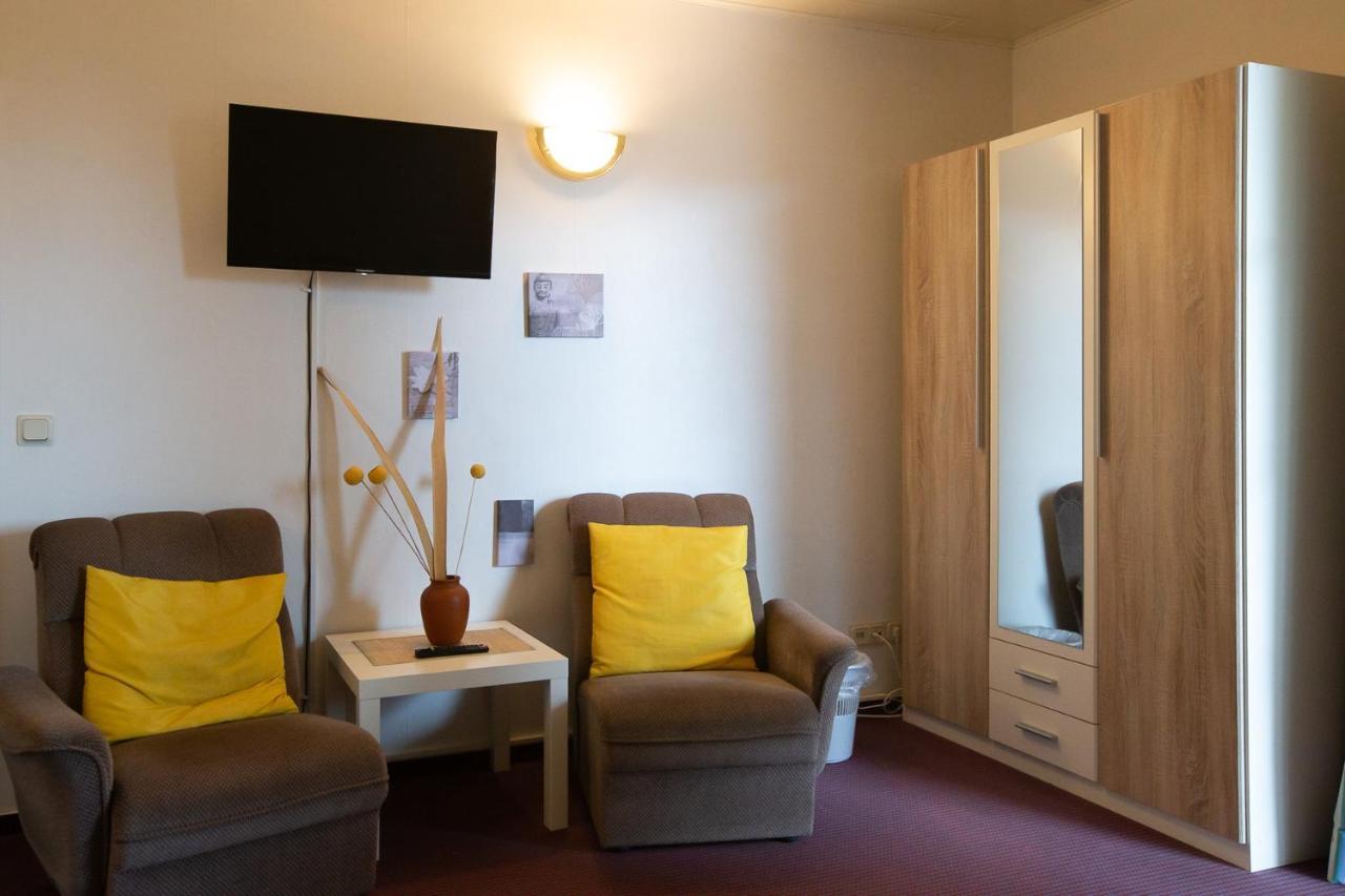 Hotel Schlosshof Dolgesheim ภายนอก รูปภาพ