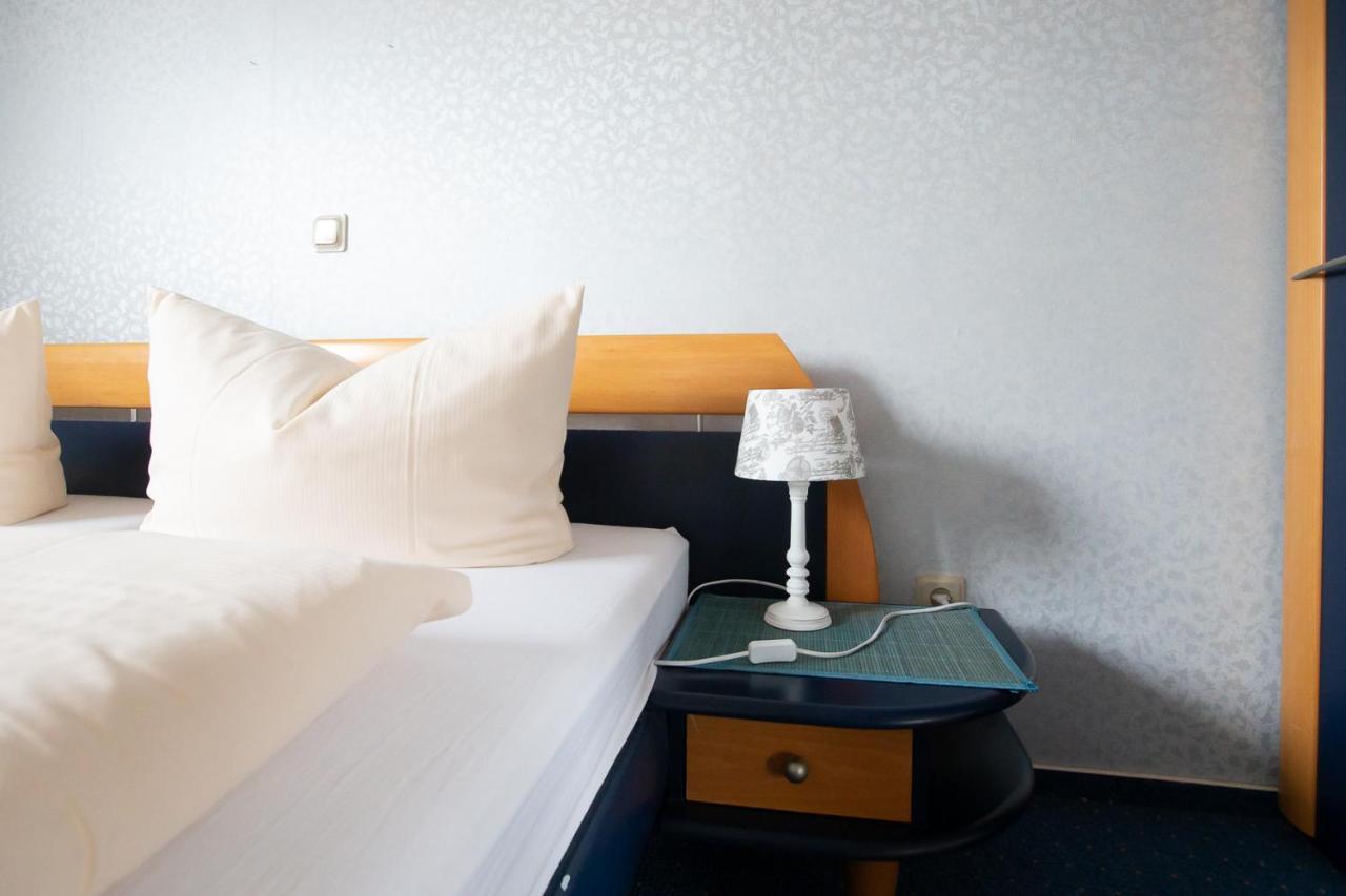 Hotel Schlosshof Dolgesheim ภายนอก รูปภาพ