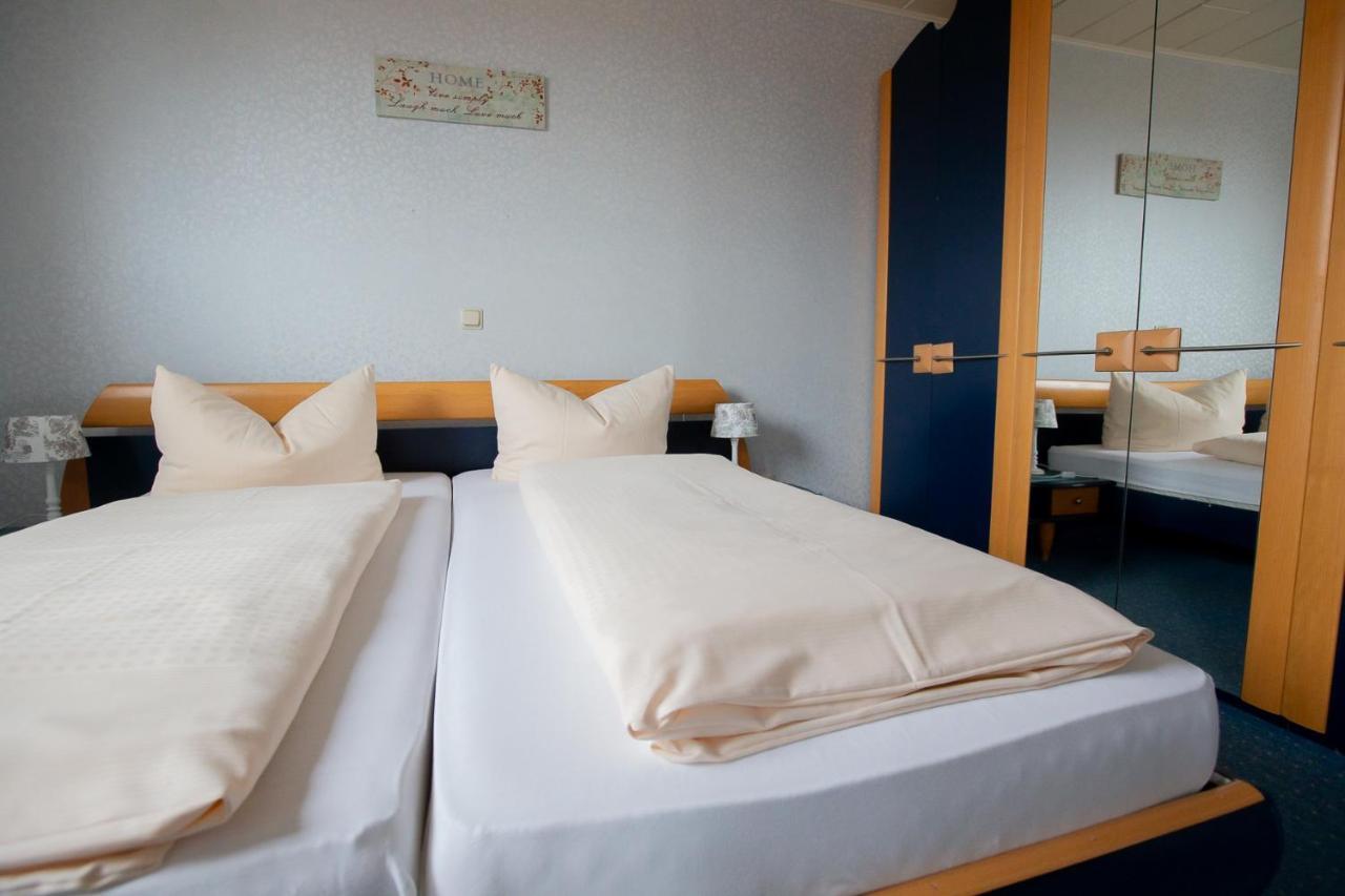 Hotel Schlosshof Dolgesheim ภายนอก รูปภาพ