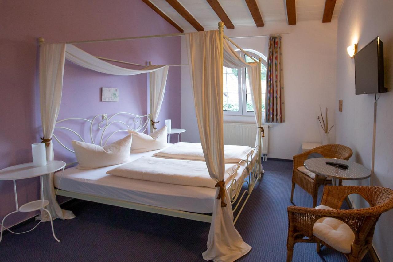 Hotel Schlosshof Dolgesheim ภายนอก รูปภาพ