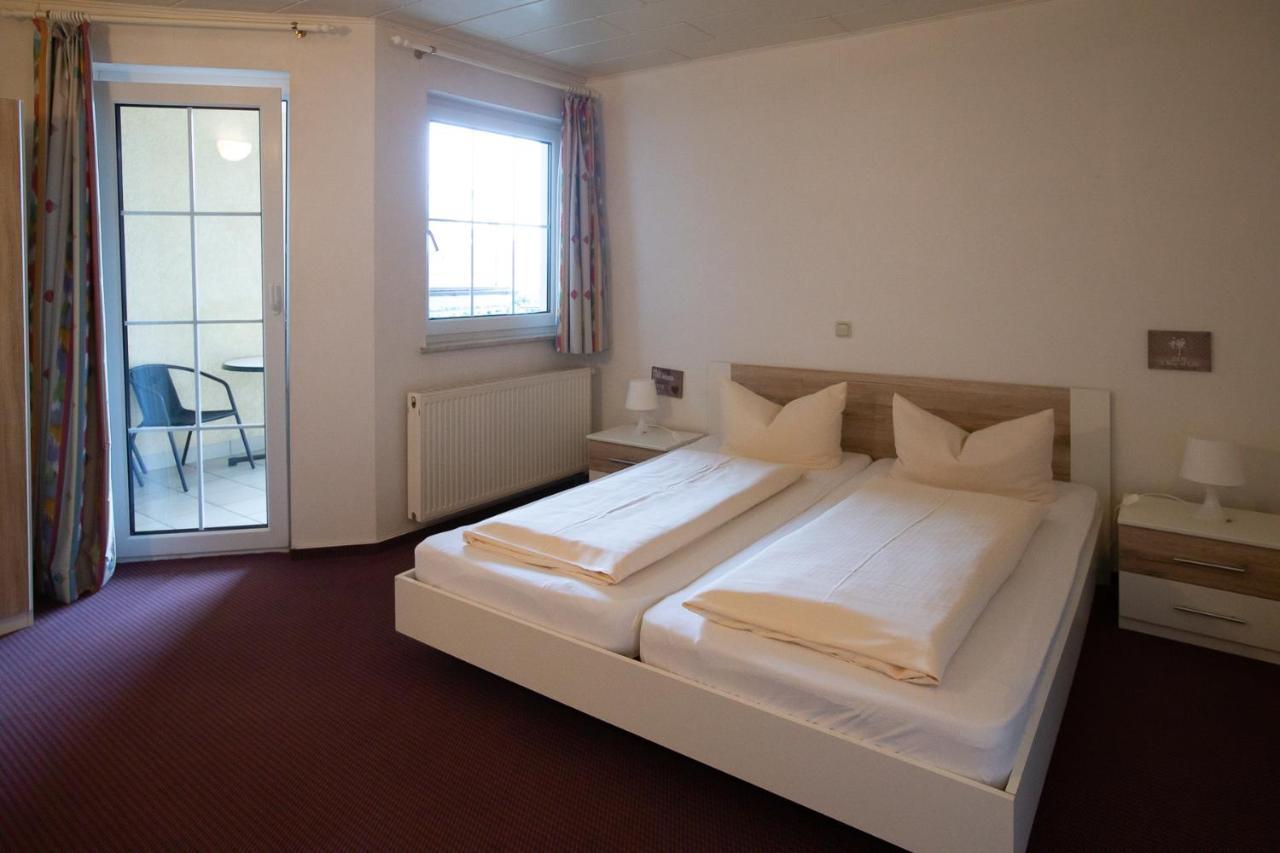 Hotel Schlosshof Dolgesheim ภายนอก รูปภาพ