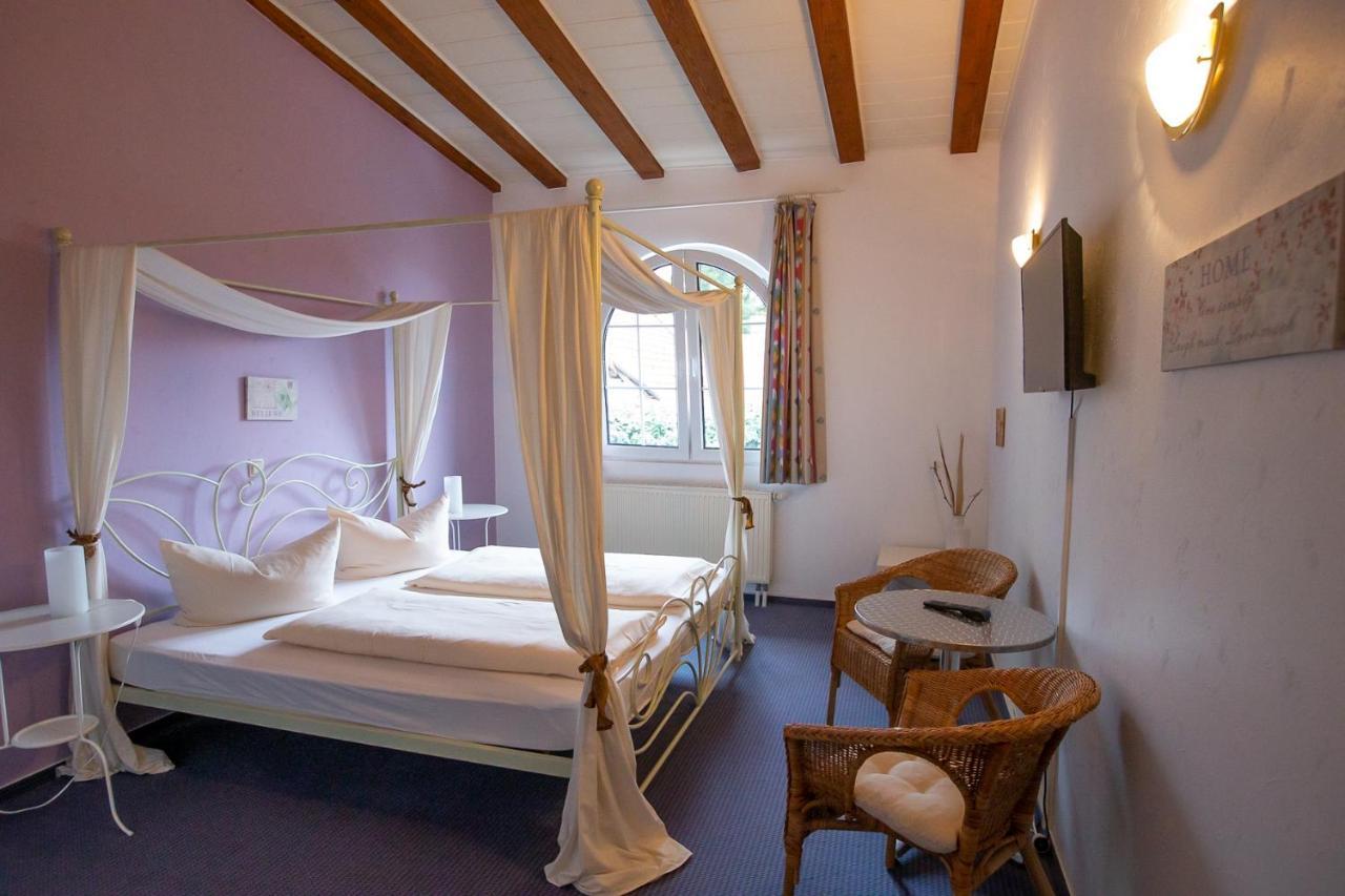 Hotel Schlosshof Dolgesheim ภายนอก รูปภาพ