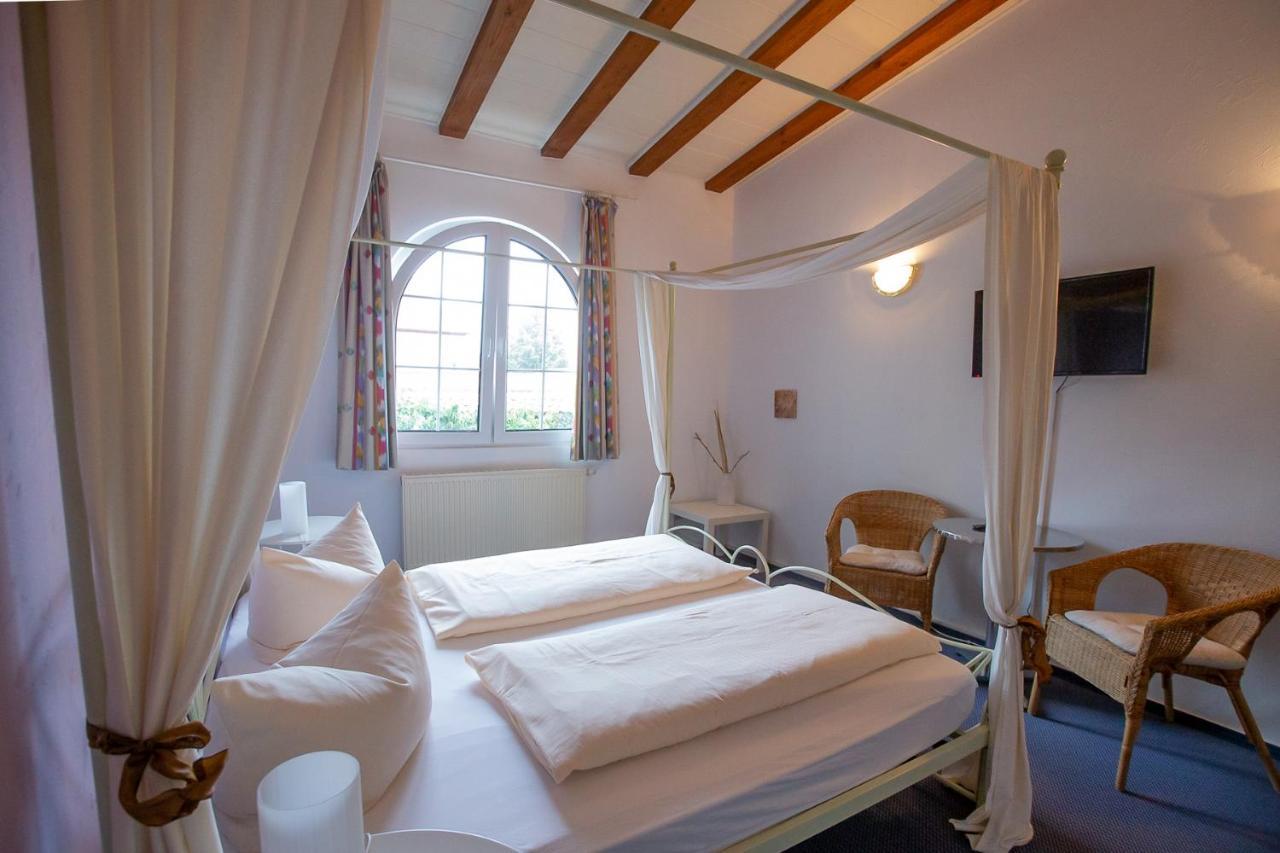 Hotel Schlosshof Dolgesheim ภายนอก รูปภาพ